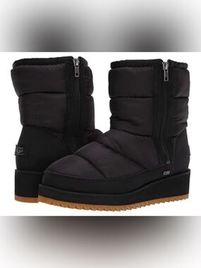 UGG Short Mini Ridge Quilted Black Puffer Ankle Boots with Gum Sole Size 9